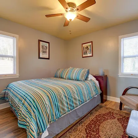 Renovated - 3 Mi To Downtown! *