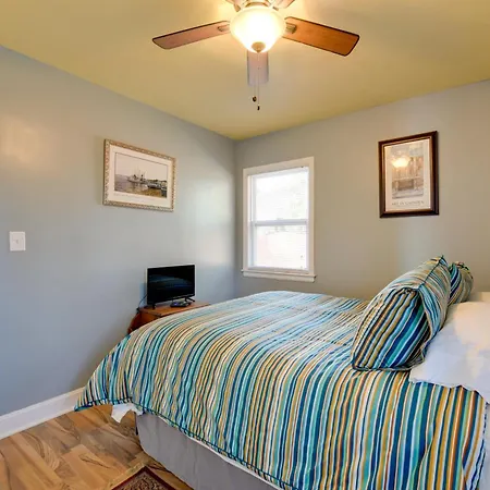 Holiday home Renovated - 3 Mi To Downtown!