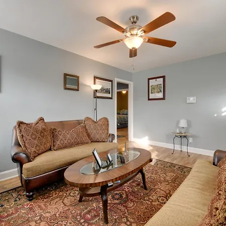 Renovated - 3 Mi To Downtown! *