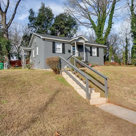 Renovated - 3 Mi To Downtown! Holiday home