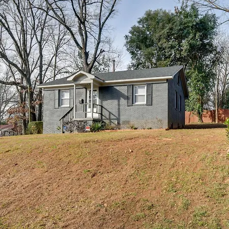 Holiday home Renovated - 3 Mi To Downtown!