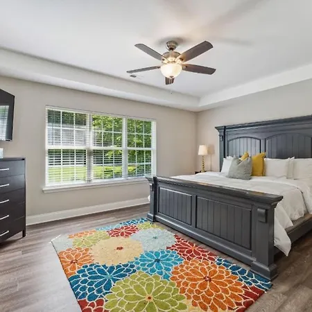 Your Away From - 5 Brs-7 Beds, 3 Baths Holiday home Charlotte
