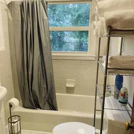 Apartment Plaid Pad - Stylish Retreat 12 Min To Airport & Downtown
