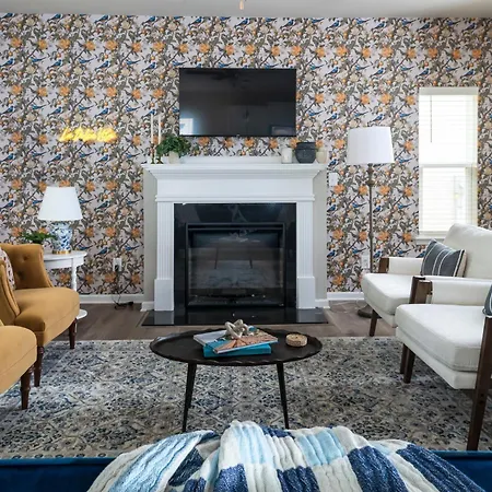 Spacious 4bd Retreat - Location - Backyard Holiday home