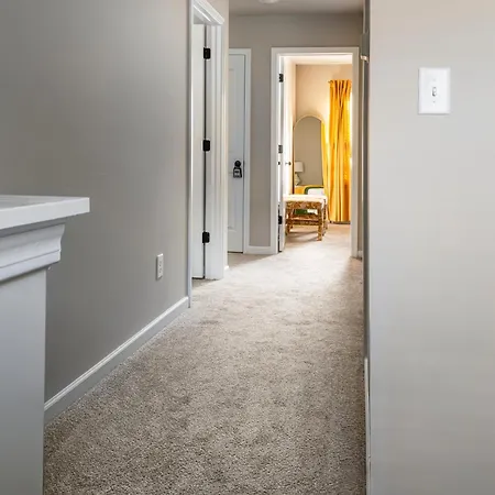Spacious 4bd Retreat - Location - Backyard