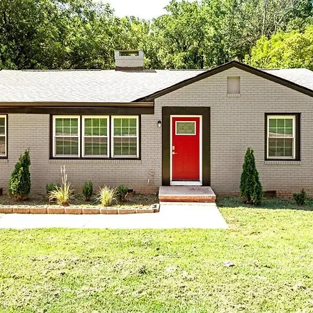 Beautiful 3br 2 Bath Close To Clt Uptown& Southend Holiday home *