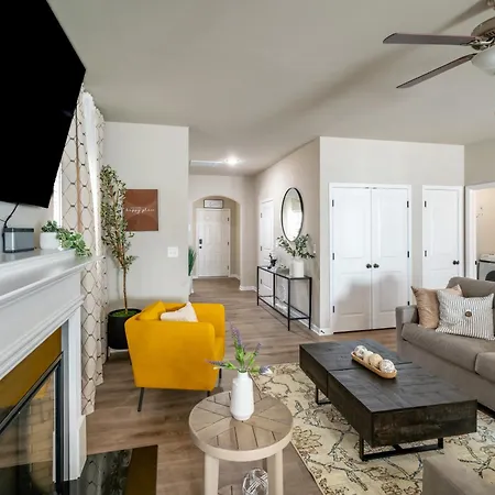 Holiday home Charming Retreat- Cozy & Stylish Home Charlotte