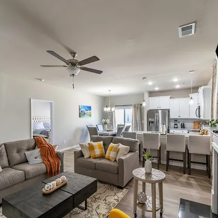 Charming Retreat- Cozy & Stylish Home