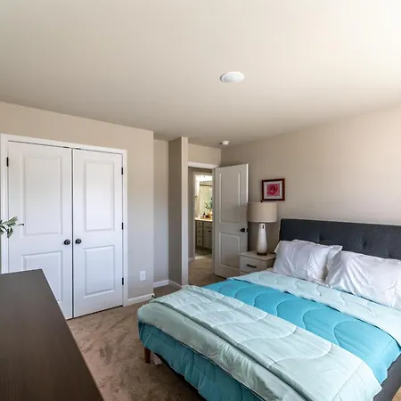 Holiday home Charming Retreat- Cozy & Stylish Home Charlotte