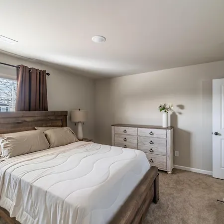 Holiday home Charming Retreat- Cozy & Stylish Home *