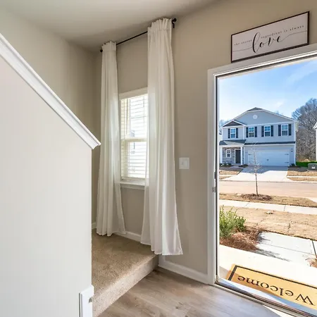 Charming Retreat- Cozy & Stylish Home * Charlotte