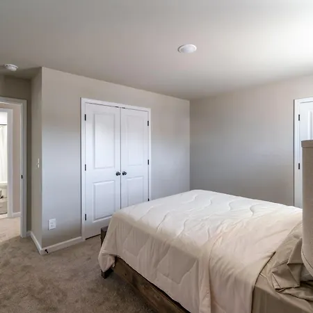 Charming Retreat- Cozy & Stylish Home Holiday home *