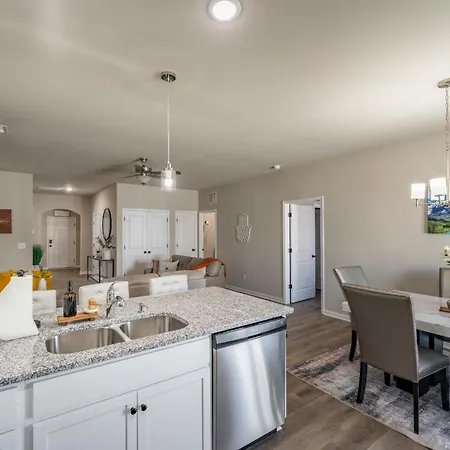 Holiday home Charming Retreat- Cozy & Stylish Home Charlotte