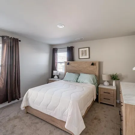 Charming Retreat- Cozy & Stylish Home Holiday home *