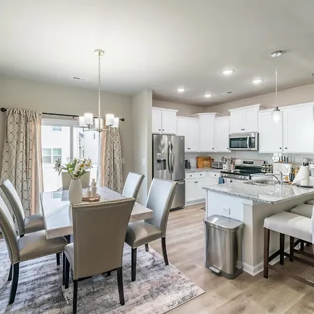 Charming Retreat- Cozy & Stylish Home Charlotte