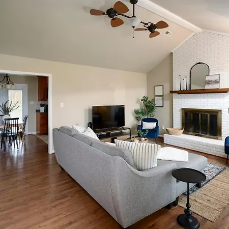 Serene Getaway With Patio In Pineville *