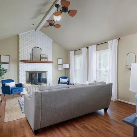 Serene Getaway With Patio In Pineville Holiday home *