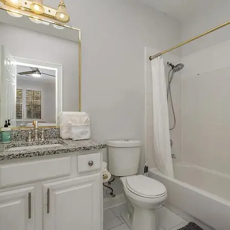 Sleek & Stylish In Southpark Holiday home