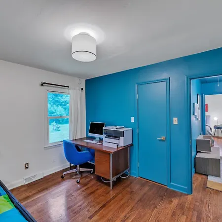 Charming Mid-century Modern In Shannon Park