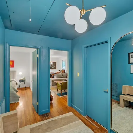 Holiday home Charming Mid-century Modern In Shannon Park