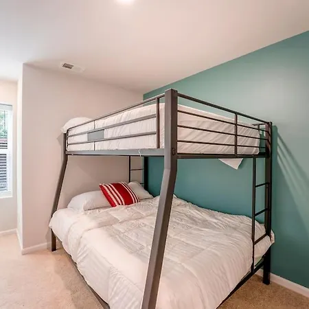 Holiday home Uptown 3b 2b King Bed Sleeps 8