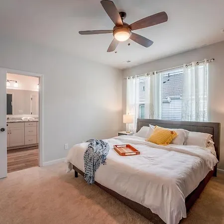 Holiday home Uptown 3b 2b King Bed Sleeps 8