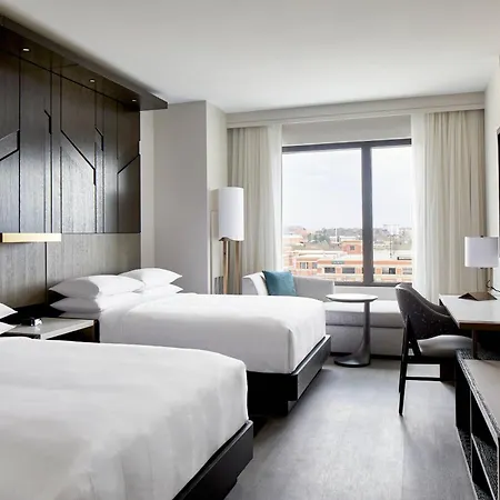 Unc Marriott & Conference Center Hotel 3*