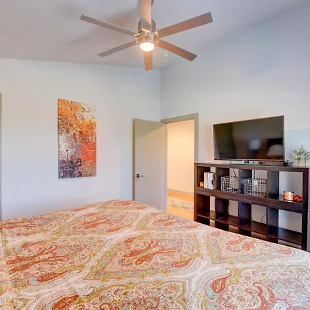 Modern With Yard 3 Mi To Uptown Charlotte! Holiday home *