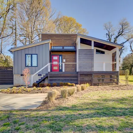 Modern With Yard 3 Mi To Uptown Charlotte! *
