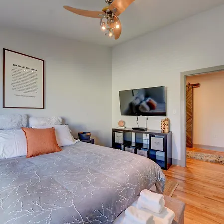 Modern With Yard 3 Mi To Uptown Charlotte!
