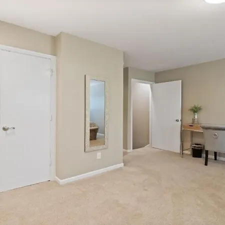 Gorgeous 2 Bedroom Near Carowinds - Patio - Pool *