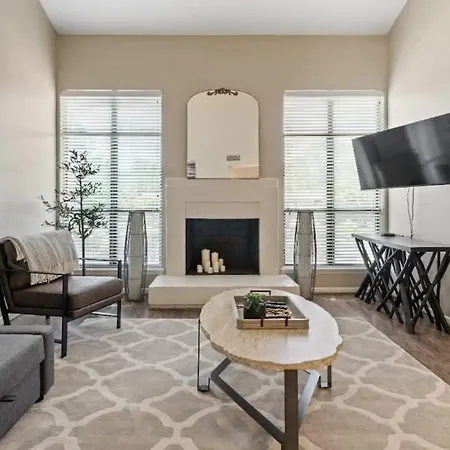 Gorgeous 2 Bedroom Near Carowinds - Patio - Pool *