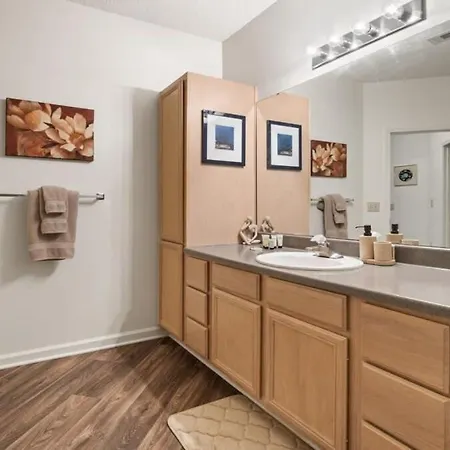 Apartment Cozy 1-br With A Seasonal Pool