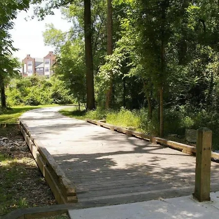 Perfect Getaway 1br Near Dtown