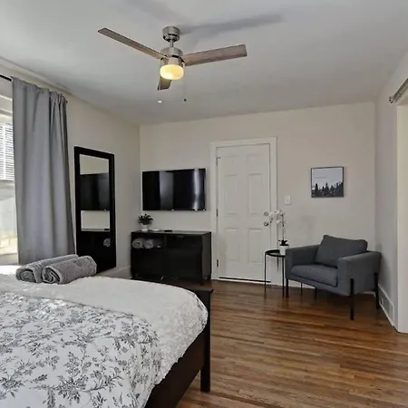 Charming 1br Townhome Mins To Downtown *