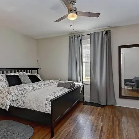 Charming 1br Townhome Mins To Downtown Holiday home Charlotte