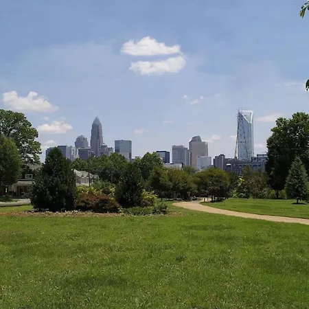 Holiday home Charming 1br Townhome Mins To Downtown Charlotte