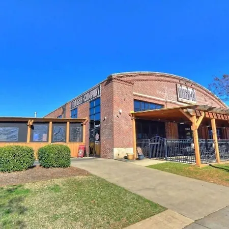 Charming 1br Townhome Mins To Downtown Holiday home *