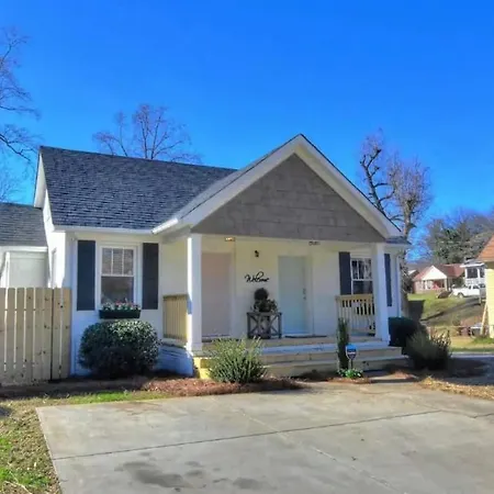 Charming 1br Townhome Mins To Downtown Charlotte