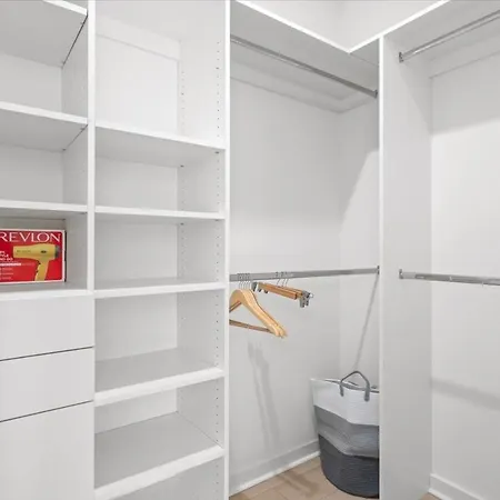 2 Unit Modern Close To Uptown *