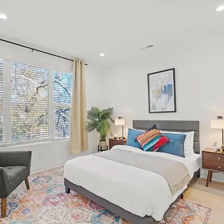 2 Unit Modern Close To Uptown Charlotte