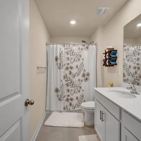 Beautifull House Near Airport Holiday home *