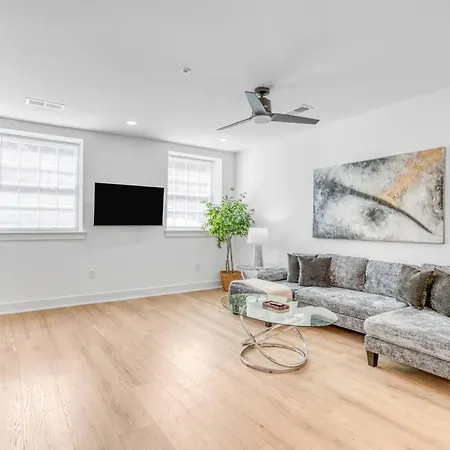 Spacious 3br Oasis On Grandin Road Apartment *
