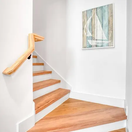 Spacious 3br Oasis On Grandin Road
