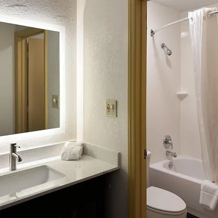 6 Charlotte, Nc Northlake 4*