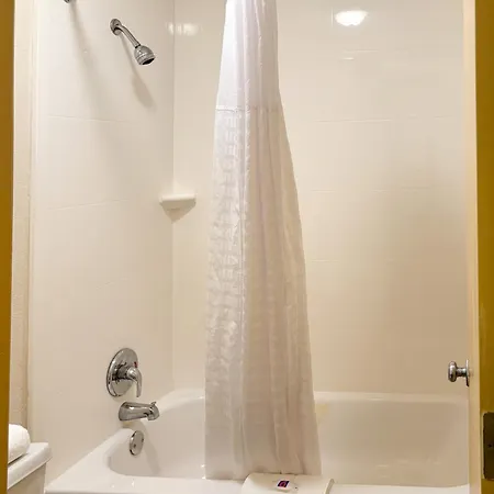 6 Charlotte, Nc Northlake 4*