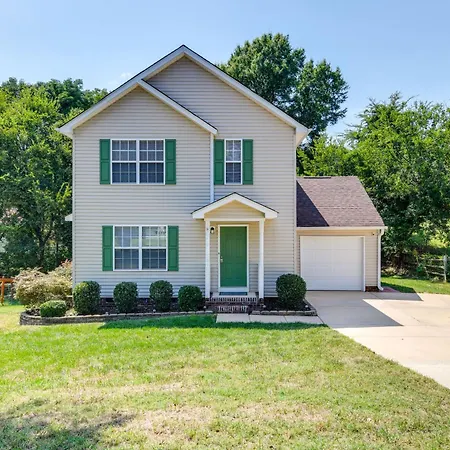 Holiday home Near Uncc! Family Retreat W/ Deck Charlotte