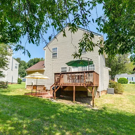 Holiday home Near Uncc! Family Retreat W/ Deck *