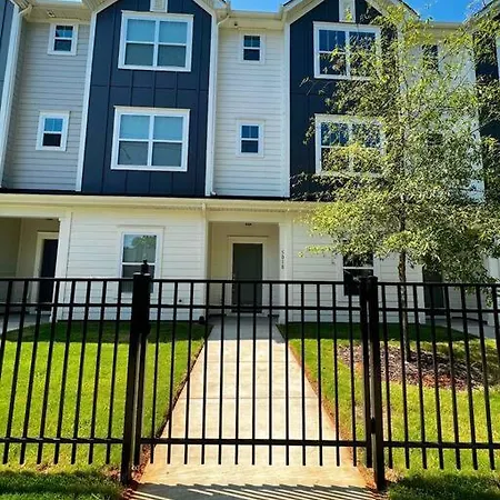 Holiday home Brand New Build 10 Min- Uptown Charlotte