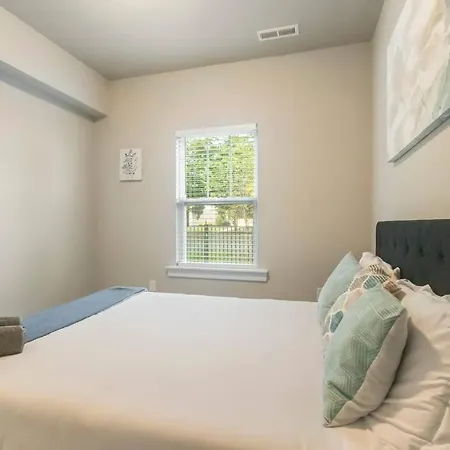 Brand New Build 10 Min- Uptown Charlotte